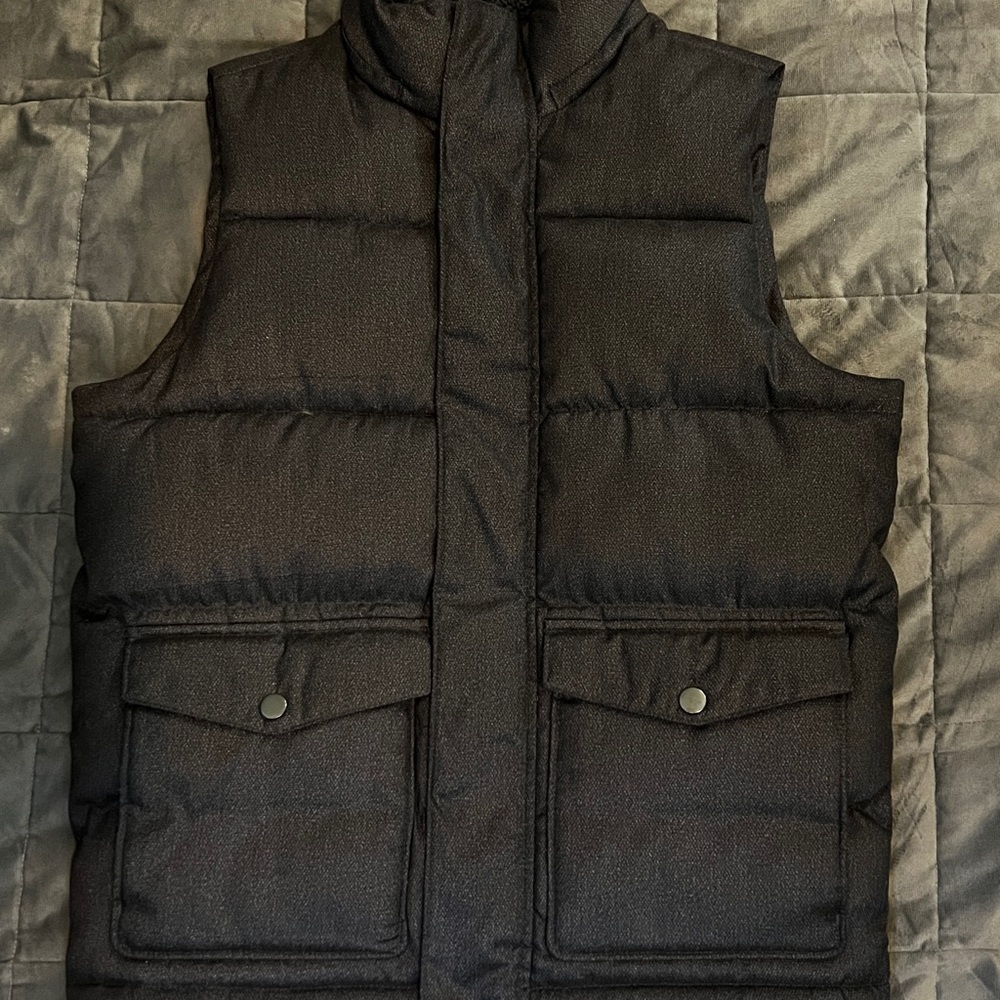 Old Navy Men's Black Puffer Vest
